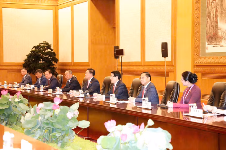 Các đại biểu Việt Nam dự hội đàm.