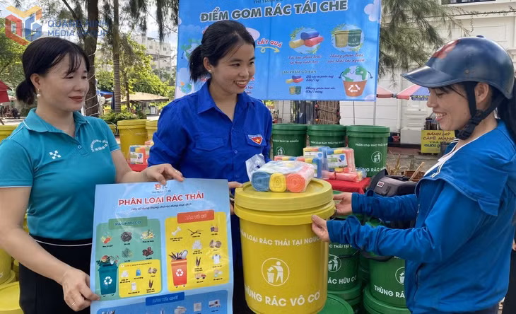 Đoàn Thanh niên và Hội LHPN Cô Tô tổ chức chương trình đổi rác lấy quà hưởng ứng chủ trương "Cô Tô nói không với rác thải nhựa".