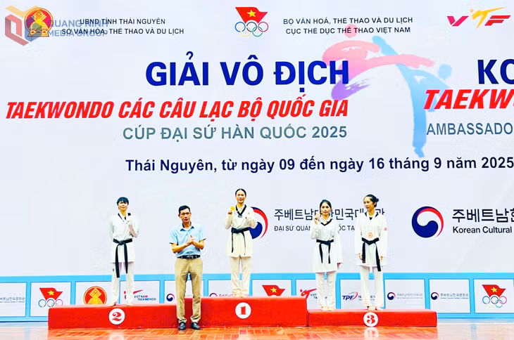VĐV Quảng Ninh Phạm Ngọc Ánh giành HCV hạng cân 46kg nữ.