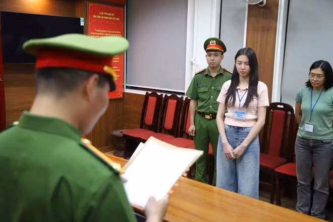 Hoa hậu Nguyễn Thúc Thùy Tiên thời điểm bị khởi tố. Ảnh: Bộ Công an