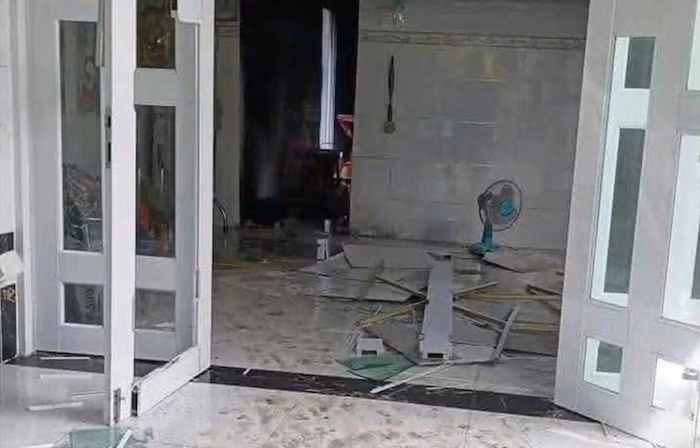 Hiện trường xảy ra vụ việc người đàn ông đâm vợ cũ rồi phóng hỏa để tự vẫn ở Vĩnh Long. Ảnh: CACC.