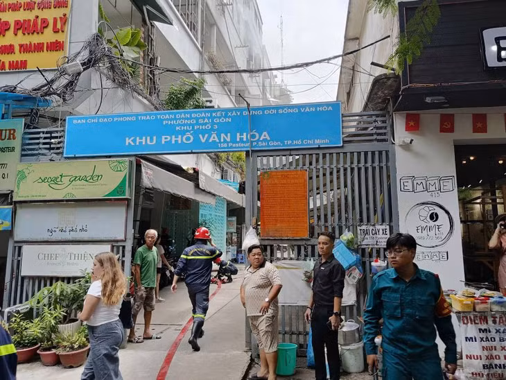 Lực lượng chức năng phong tỏa hiện trường. Ảnh: Minh Tâm.