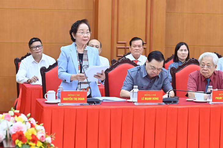 Đồng chí Nguyễn Thị Doan, nguyên Ủy viên Trung ương Đảng, nguyên Phó Chủ tịch nước, Chủ tịch Hội khuyến học Việt Nam phát biểu tại cuộc gặp. (Ảnh: ĐĂNG KHOA)