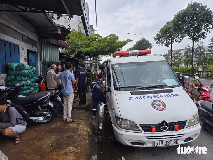 Thi thể nạn nhân sau đó được đưa về nhà xác phục vụ công tác điều tra