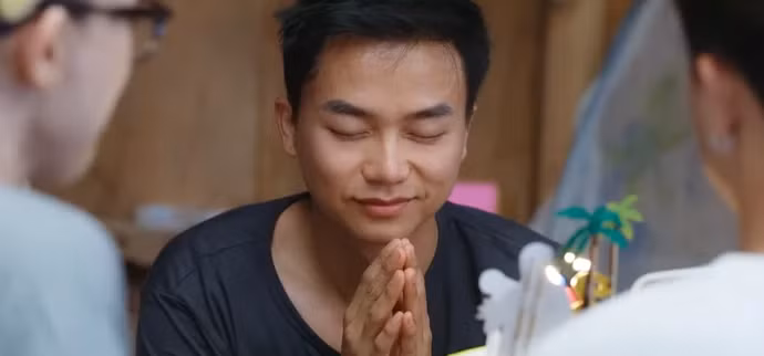 Bùi Công Nam đón sinh nhật bất ổn nhất cuộc đời khi còn đang mắt nhắm mắt mở trên giường - Ảnh: BTC