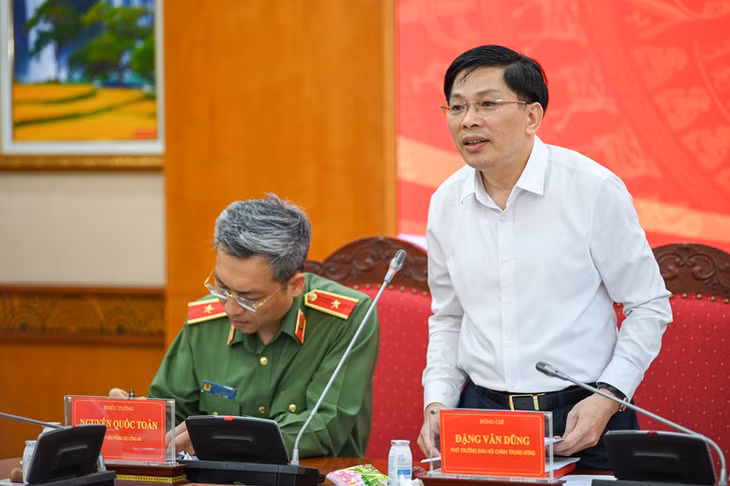 Đồng chí Đặng Văn Dũng báo cáo tóm tắt kết quả Cuộc họp của Thường trực Ban Chỉ đạo. (Ảnh: THẾ ĐẠI)