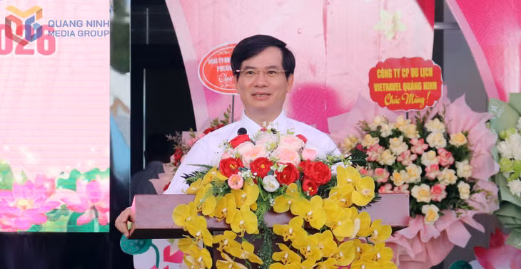 Đồng chí Vũ Quyết Tiến, Phó Bí thư Tỉnh ủy phát biểu chỉ đạo tại Lễ khai giảng năm học mới tại Trường THCS Trọng Điểm.