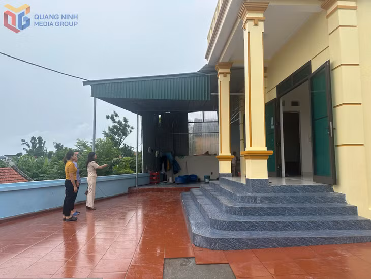 Toàn bộ kinh phí xây dựng ngôi nhà của chị Đinh Thị Diệu, khu 6, phường Hiệp Hòa đều do cơ quan, đơn vị và nhà hảo tâm hỗ trợ.