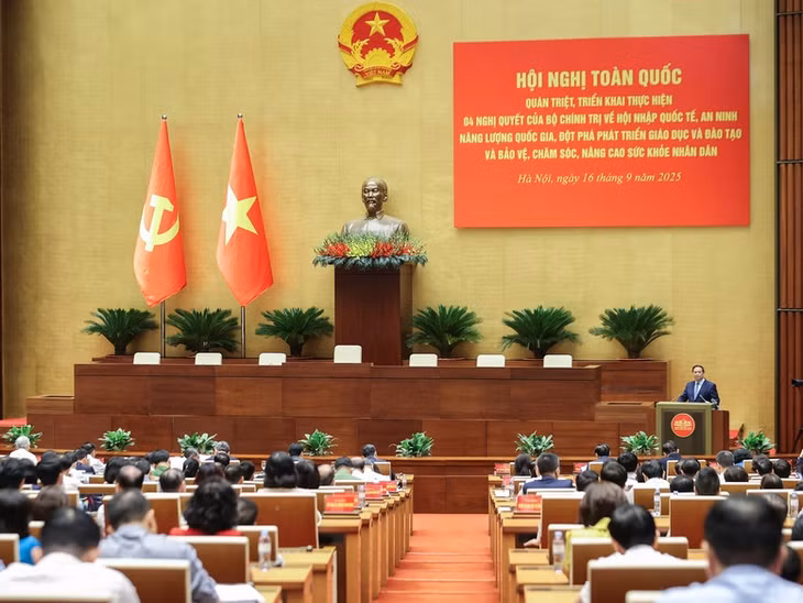 Thủ tướng nhấn mạnh một số kết quả đạt được trong lĩnh vực giáo dục và đào tạo thời gian qua - Ảnh: VGP/Nhật Bắc