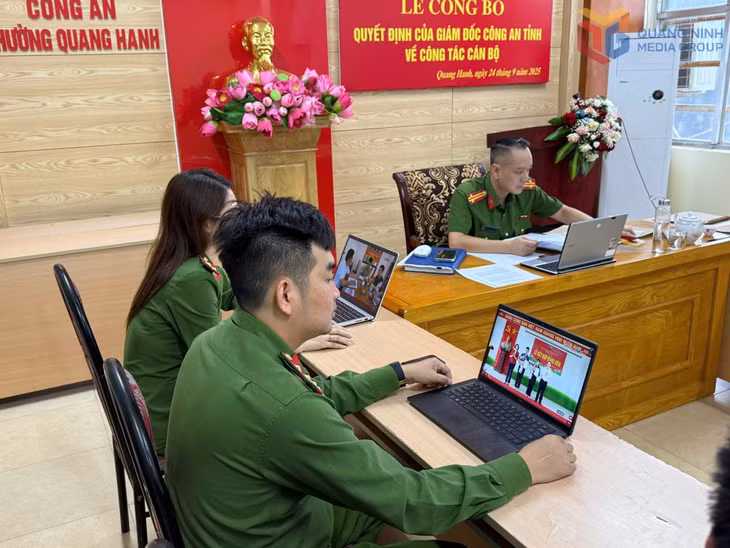 Đổi mới hình thức sinh hoạt thông qua việc xem báo cáo bằng video clip.