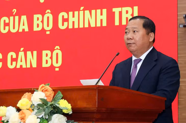 Đồng chí Nguyễn Phi Long phát biểu nhận nhiệm vụ.
