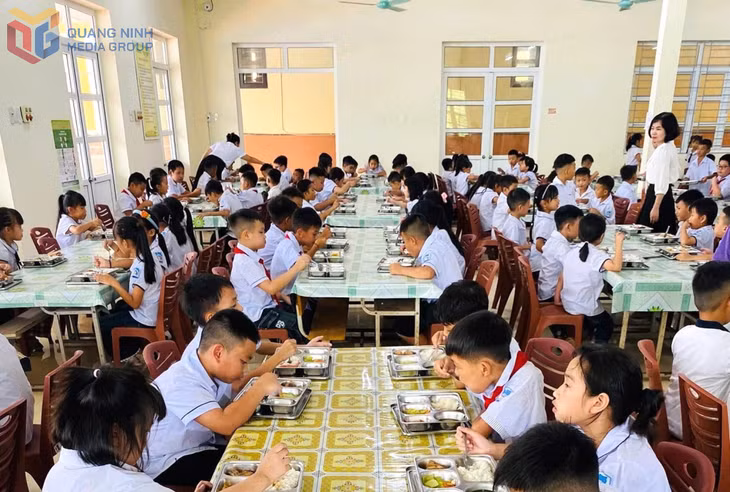 Các trường tổ chức ăn bán trú cho học sinh