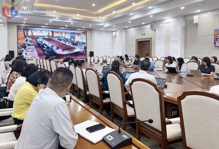 Đại diện Bộ Nội vụ phổ biến các quy định.