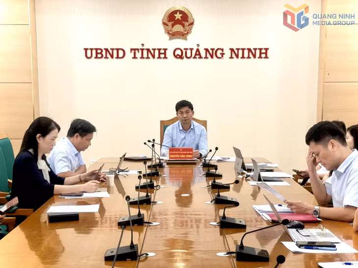 Đồng chí Nguyễn Văn Công, Phó Chủ tịch UBND tỉnh dự hội nghị trực tuyến tại điểm cầu Quảng Ninh.