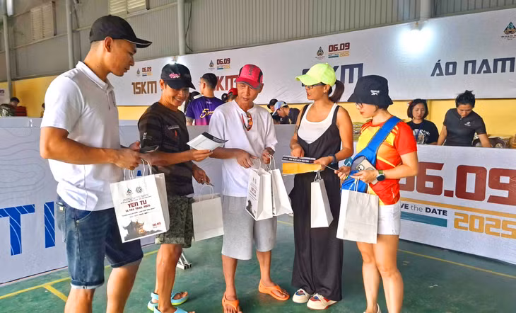 Công tác đón tiếp, tạo điều kiện VĐV tới nhận áo, racekit được diễn ra thuận lợi, nhanh chóng, chính xác.