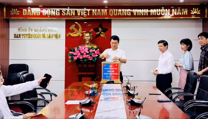 Cán bộ, công chức, người lao động cơ quan ủng hộ nhân dân Cuba tại buổi phát động.