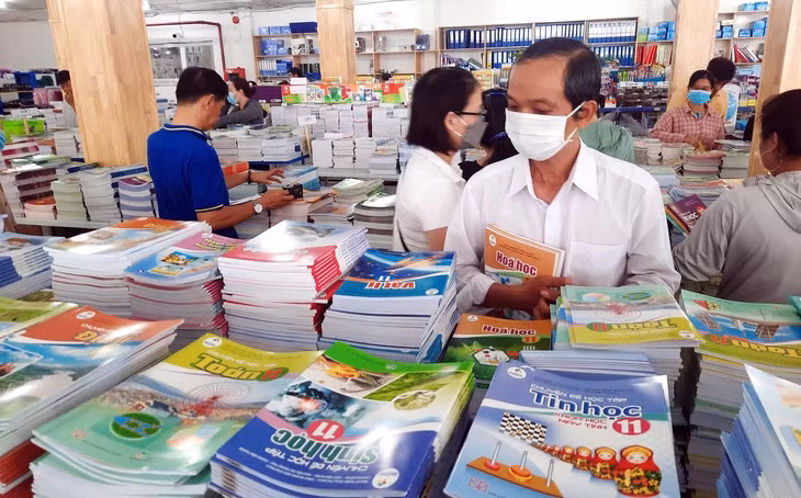 Do sáp nhập các tỉnh thành, môn học về địa lý sẽ có thay đổi địa giới, kiến thức địa lý trong sách giáo khoa - Ảnh: NHƯ HÙNG