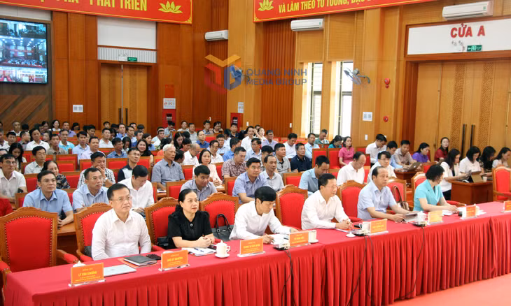 Các đại biểu tham dự hội nghị.