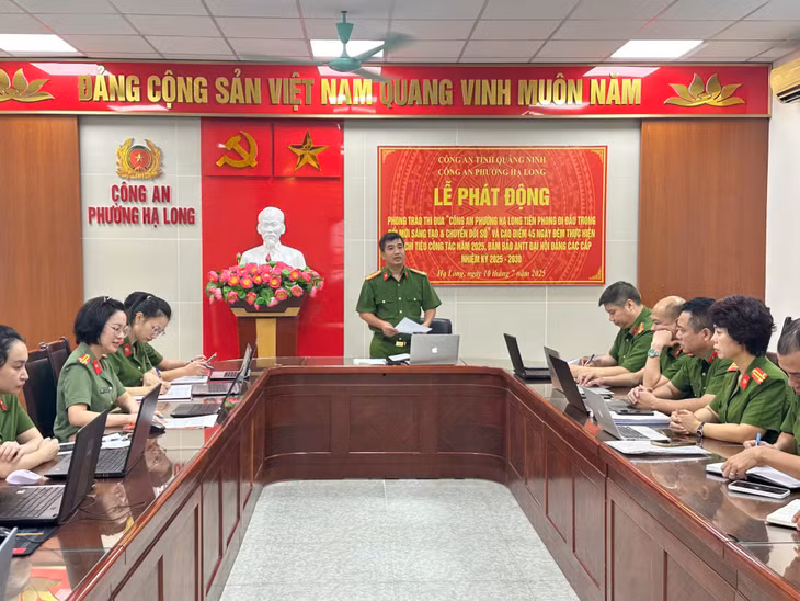 Lễ phát động phong trào thi đua “Công an phường Hạ Long tiên phong đi đầu trong đổi mới, sáng tạo và chuyển đổi số”.