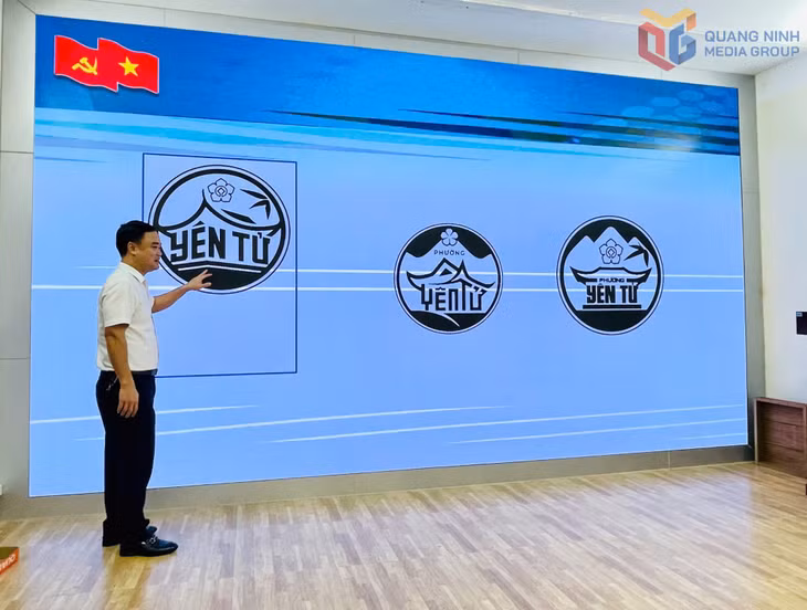 Thành viên BGK đánh giá từng tác phẩm theo tiêu chí chấm điểm.