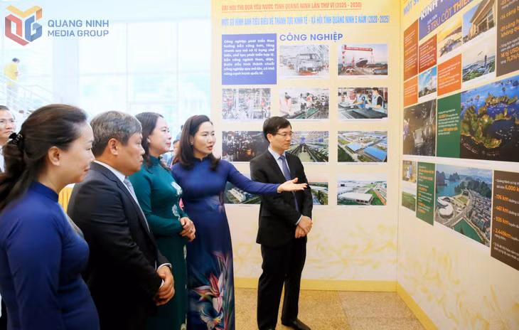 Phó Chủ tịch nước Võ Thị Ánh Xuân cùng các đồng chí lãnh đạo tỉnh tham quan triển lãm thành tựu kinh tế xã hội tỉnh Quảng Ninh 5 năm (2020-2025).
