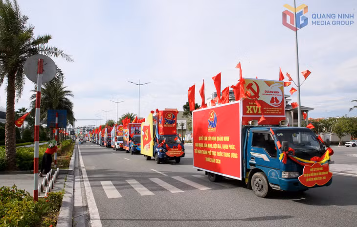 Đoàn xe diễu hành qua tuyến đường bao biển Trần Quốc Nghiễn.