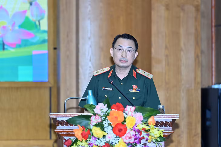 Đại biểu Quốc hội Nguyễn Quốc Duyệt trình bày báo cáo tại hội nghị. (Ảnh: ĐĂNG KHOA)