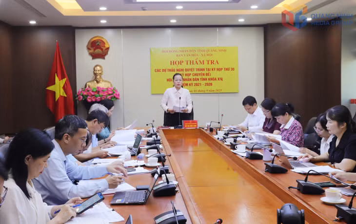 Quang cảnh cuộc họp.