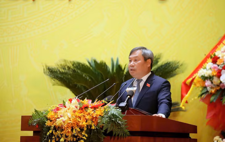 Đồng chí Vũ Đại Thắng, Ủy viên Trung ương Đảng, Bí thư Tỉnh ủy, Trưởng Đoàn ĐBQH tỉnh báo cáo Đề án nhân sự Ban Chấp hành Đảng bộ tỉnh khóa XVI do Ban Chấp hành Đảng bộ tỉnh khóa XV chuẩn bị.