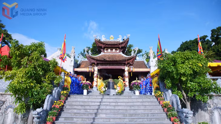Lễ hội Đền Cửa Ông được mở hàng năm vào ngày mùng 3-4/2 âm lịch và mùng 3-4/8 âm lịch.