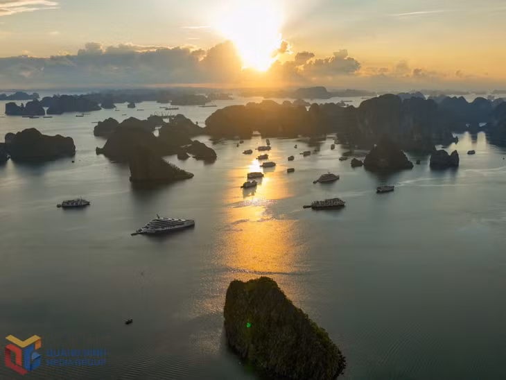 ... hay khi hoàng hôn buông xuống, du khách đều khó quên.