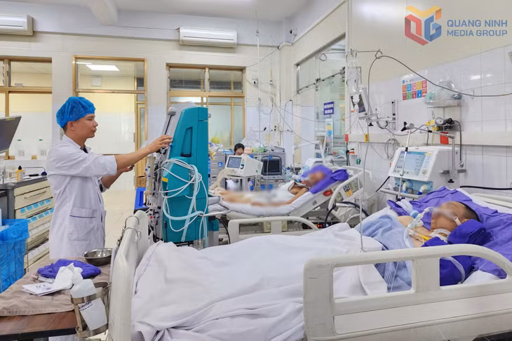 Điều trị bệnh nhân nặng tại khoa khoa Hồi sức tích cực, chống độc - Thận nhân tạo (Bệnh viện Đa khoa tỉnh).