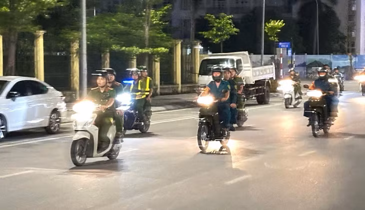 Công an phường Hạ Long huy động các lực lượng tăng cường công tác tuần tra đêm, giữ vững an ninh trật tự trên địa bàn.
