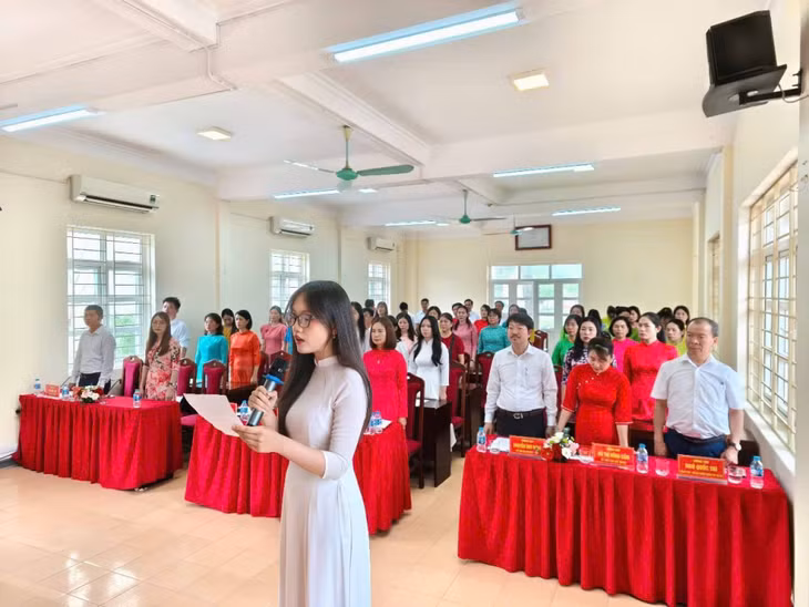 Công tác phát triển đảng viên mới, nhất là đảng viên là học sinh được chi bộ Văn - Anh chú trọng cả về số lượng và chất lượng.
