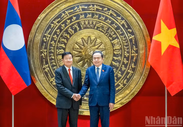 Chủ tịch Quốc hội Trần Thanh Mẫn hội kiến Tổng Bí thư, Chủ tịch nước Lào Thongloun Sisoulith. (Ảnh: DUY LINH)