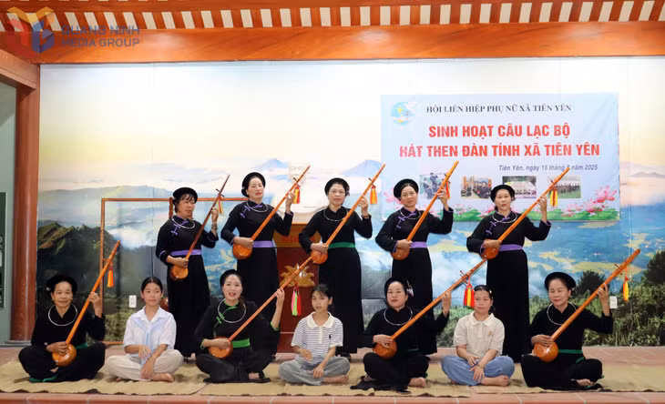 Đồng bào dân tộc xã Tiên Yên luyện tập các tiết mục văn nghệ để chào mừng thành công của Đại hội đại biểu Đảng bộ tỉnh lần thứ XVI.
