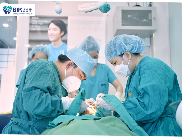 Một ca cấy ghép implant tại Nha Khoa Quốc Tế BIK.