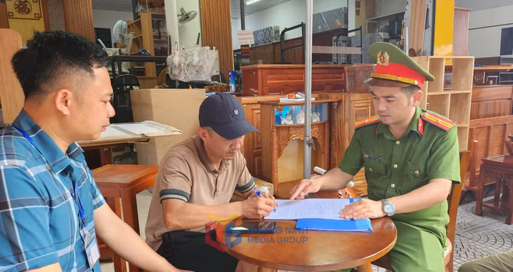 Hộ kinh doanh ký cam kết thực hiện nghiêm các quy định về trật tự đô thị.