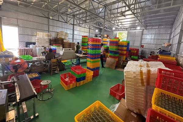 Xưởng sản xuất nước yến giả. Ảnh: Công an Đà Nẵng.