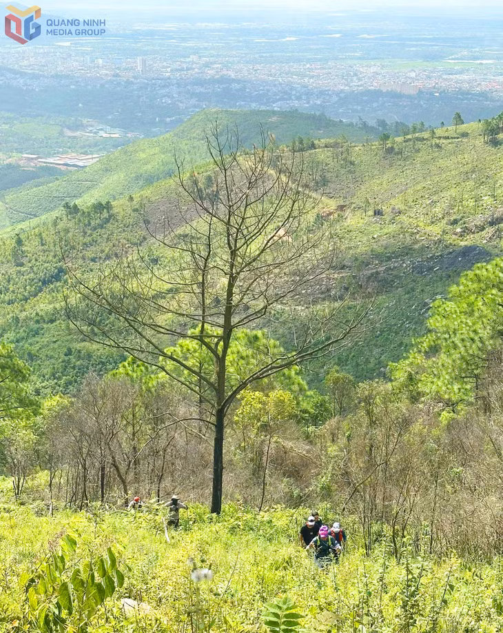 Nỗ lực chinh phục đỉnh non thiêng.