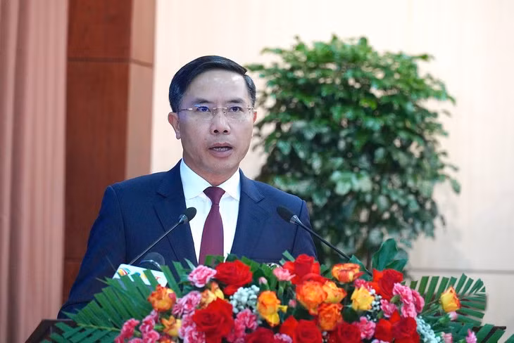 Ông Phạm Đức Ấn, tân Chủ tịch UBND TP Đà Nẵng nhiệm kỳ 2021-2026 phát biểu nhận nhiệm vụ - Ảnh: TRƯỜNG TRUNG