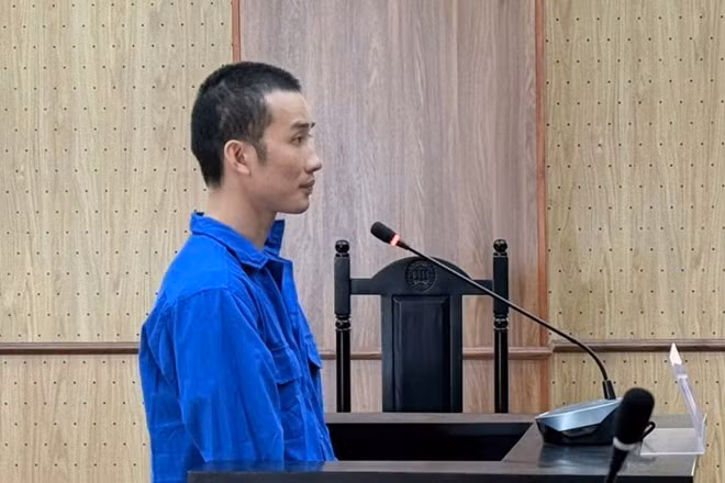 Đối tượng vô cớ dùng hung khí đâm người khác trọng thương bị xét xử về tội giết người. Ảnh: Thành An