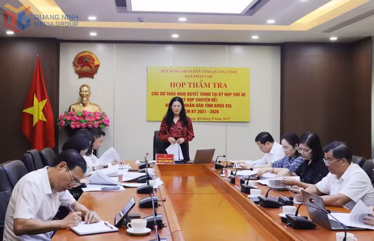 Quang cảnh cuộc họp.