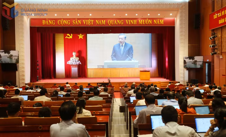 Quang cảnh hội nghị tại điểm cầu Quảng Ninh.
