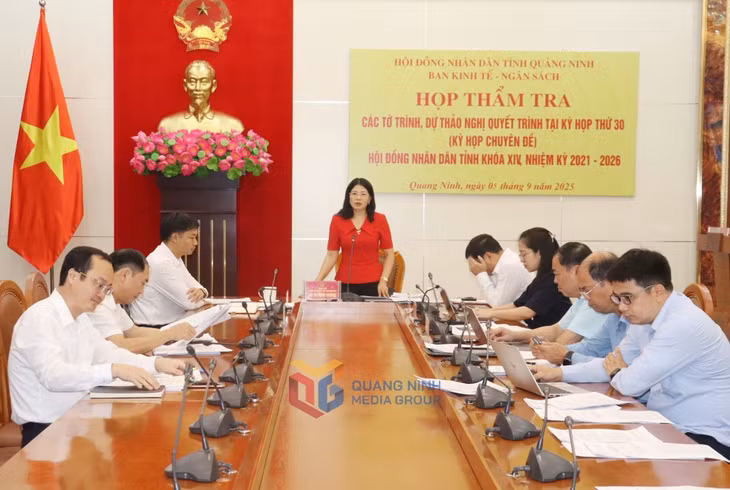 Quang cảnh cuộc họp.
