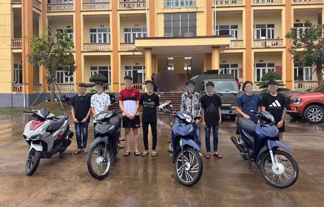 Các đối tượng tại cơ quan công an. Ảnh: Công an tỉnh Ninh Bình