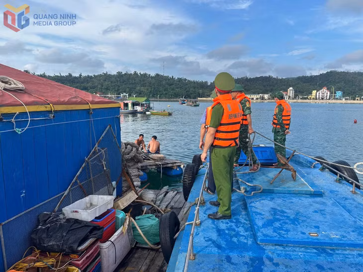 Đồn Biên phòng Thanh Lân và Công an đặc khu Cô Tô, các tổ công tác triển khai đưa tàu thuyền vào tránh trú bão số 9.