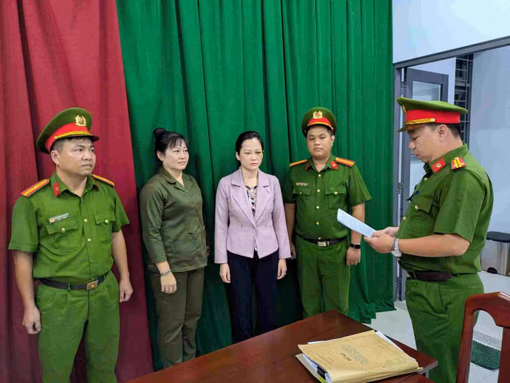 Bà Nguyễn Thị Tuyết Chinh bị tạm giữ hình sự liên quan đến hành vi hành hung khách hàng. Ảnh: Công an cung cấp