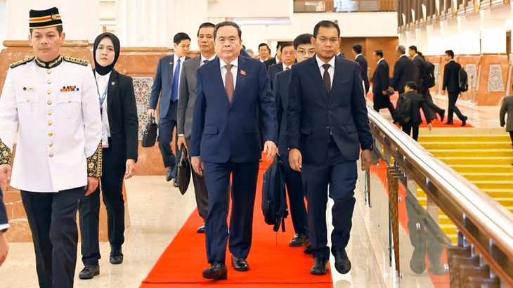 Lễ đón Chủ tịch Quốc hội Trần Thanh Mẫn hội đàm với Chủ tịch Hạ viện Malaysia TanSri Dato' Johari bin Abdul. (Ảnh: DOÃN TẤN/ TTXVN)