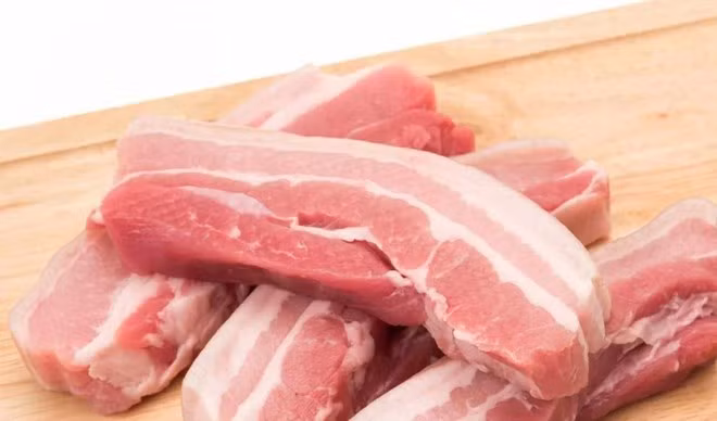 Thịt lợn quen thuộc nhưng nếu bảo quản sai cách sẽ mất đi hương vị và dinh dưỡng. Với vài mẹo đơn giản, có thể giữ thịt tươi ngon lâu hơn, an toàn cho sức khỏe.